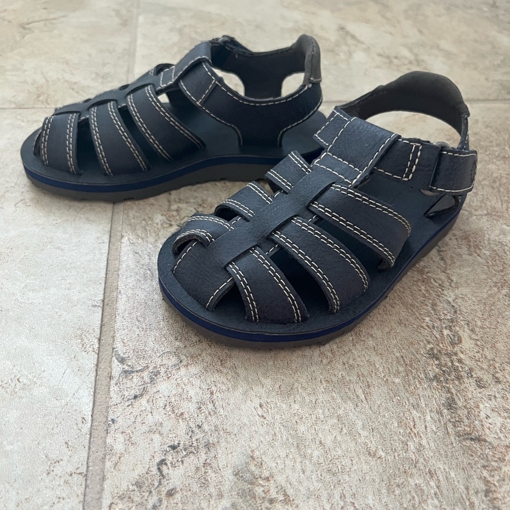 NEW UGGS Sandals